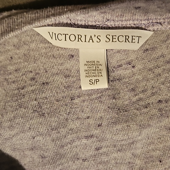 Victoria secret long sleeve - Picture 2 of 2